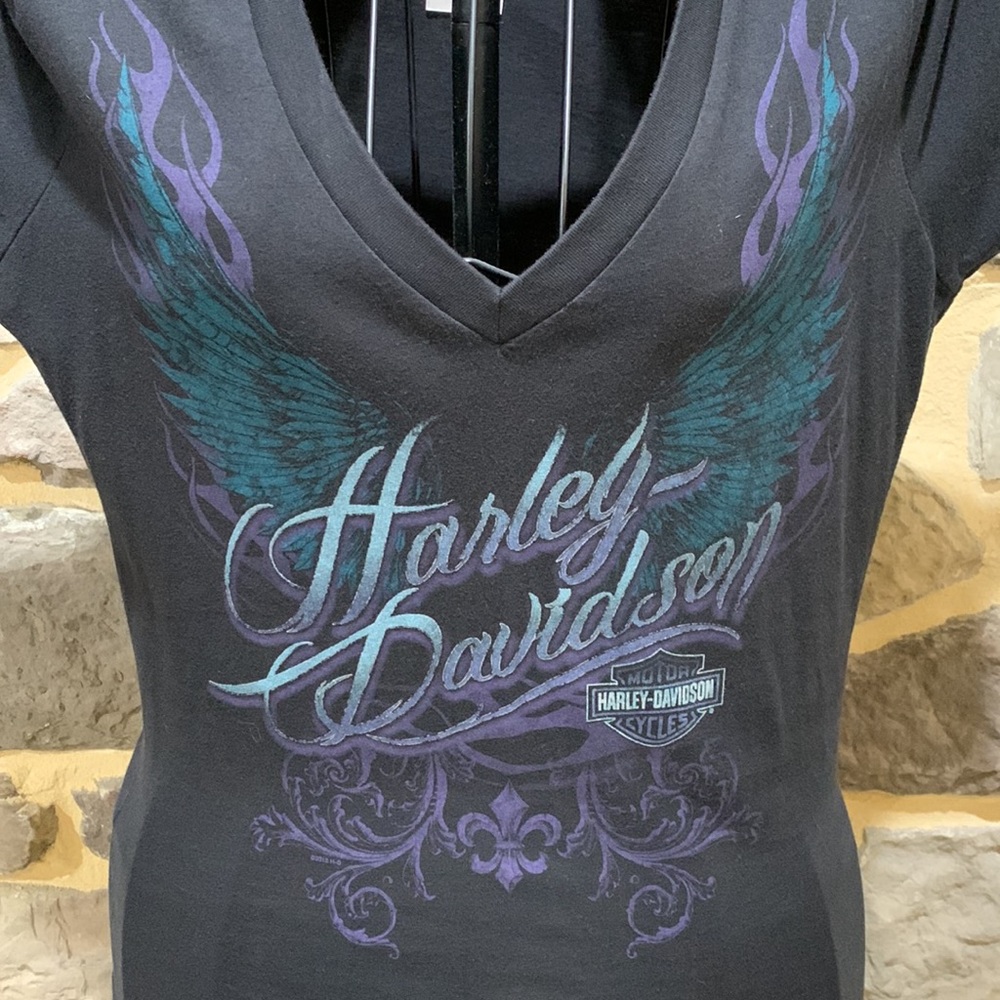 HARLEY DAVIDSON LOGO TEE WITH PURPLE AND TEAL WINGS GRAPHIC - SIZE M - Picture 2 of 7
